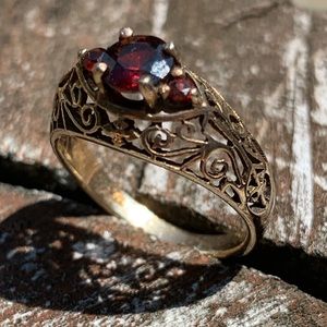 Vintage Garnet and gold like Ring - size 5